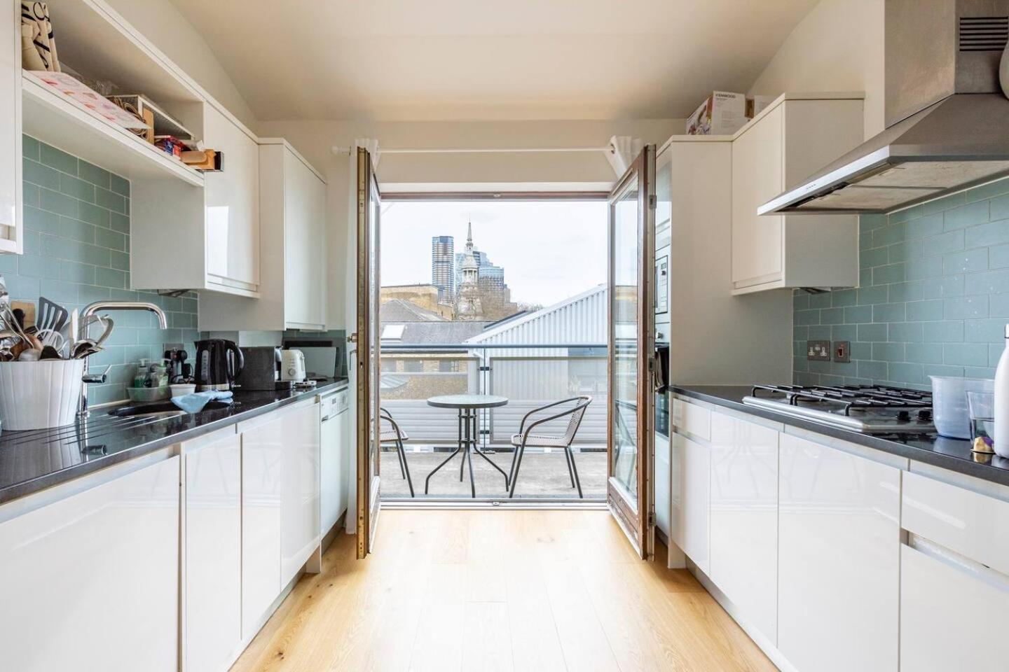 Quarto em Acomodações Particulares Spacious Bright W/private Br, View & Terrace. Londres